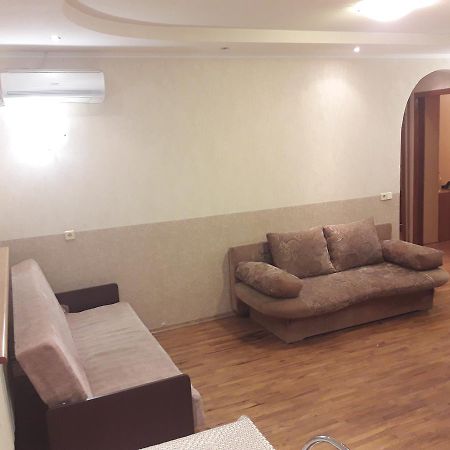 Appartment Near M. 23 Serpnya Harkov Kültér fotó
