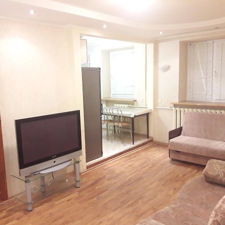 Appartment Near M. 23 Serpnya Harkov Kültér fotó