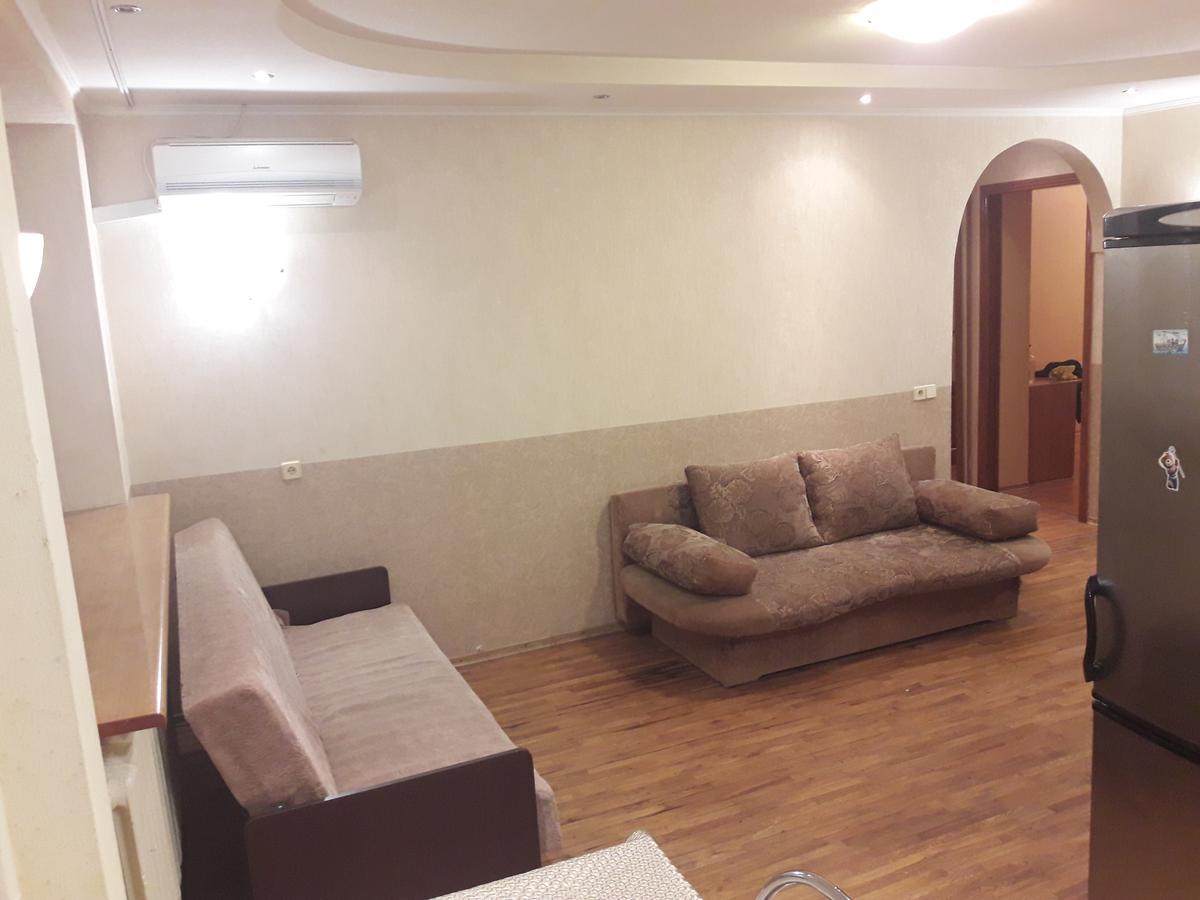 Appartment Near M. 23 Serpnya Harkov Kültér fotó